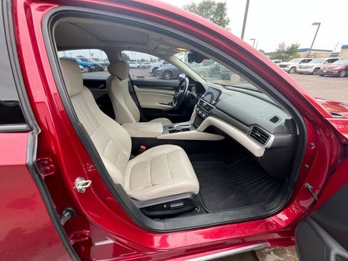 Used 2019 Honda Accord Touring image 24