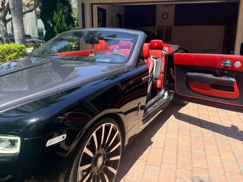 Used 2018 Rolls-Royce Dawn RWD image 2