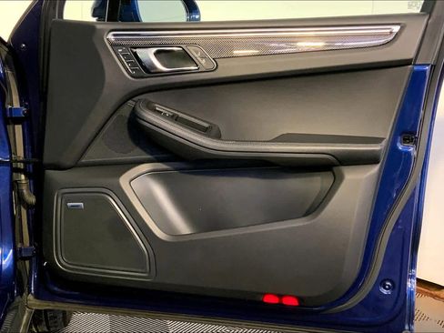 Used 2023 Porsche Macan image 26