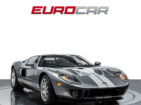 Used 2006 Ford GT RWD image 7