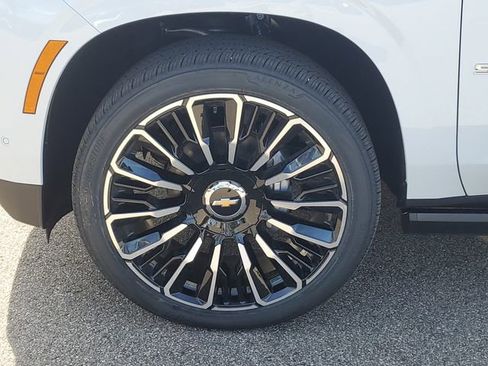 New 2026 Chevrolet Suburban High Country image 33