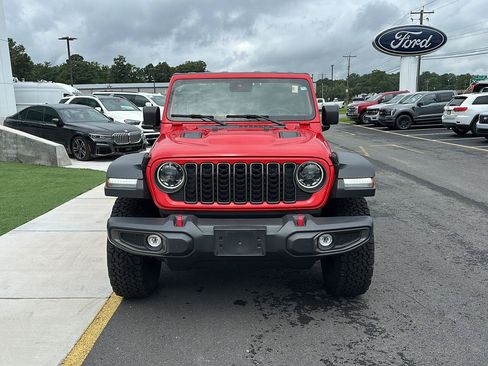 Used 2024 Jeep Wrangler Unlimited Rubicon w/ Convenience Group AWD/4WD image 2