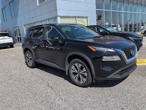 Used 2022 Nissan Rogue SV image 1