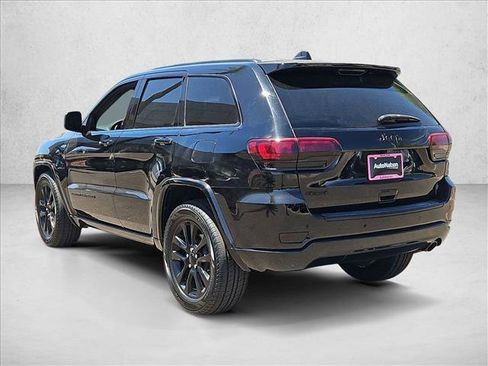 Used 2018 Jeep Grand Cherokee Altitude AWD/4WD image 8