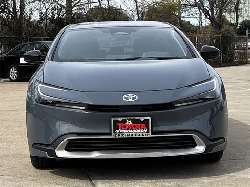 Used 2025 Toyota Prius Plug-In Hybrid image 7