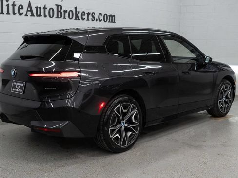 Used 2024 BMW iX xDrive50 w/ Premium Package AWD/4WD image 39