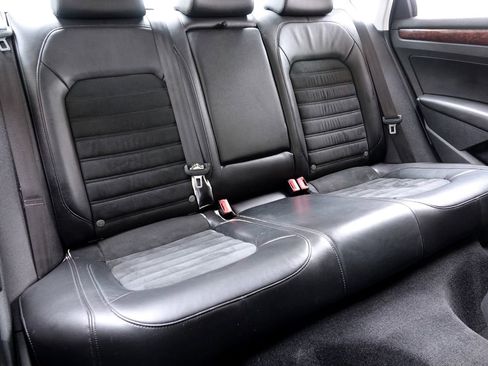 Used 2013 Volkswagen Passat TDI SEL Premium image 11