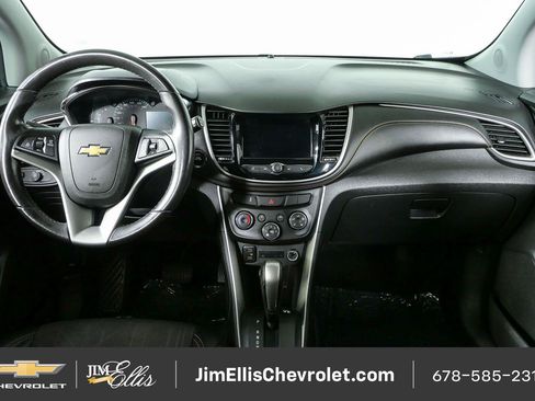Certified 2020 Chevrolet Trax LT w/ LT Convenience Package AWD/4WD image 18