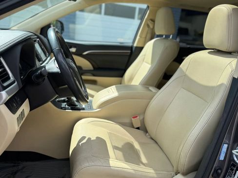 Used 2015 Toyota Highlander Limited AWD/4WD image 16