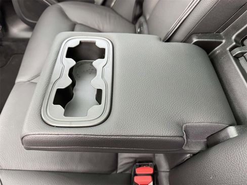 Certified 2025 Volvo XC60 B5 Plus image 10