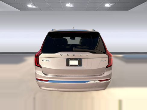 New 2026 Volvo XC90 B6 Plus w/ Protection Package Premier image 10