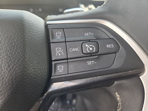 Used 2023 Jeep Grand Cherokee Laredo w/ Luxury Tech Group I AWD/4WD image 15