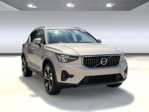 Certified 2023 Volvo XC40 B5 Plus w/ Protection Package Premier AWD/4WD image 7