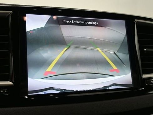 Used 2024 Chrysler Pacifica Touring-L FWD image 23