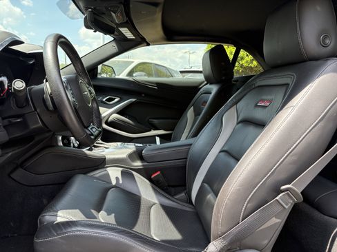 Used 2020 Chevrolet Camaro SS RWD image 9