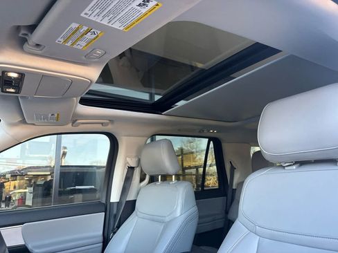 Used 2025 Ford Expedition Active image 10