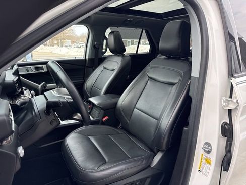 Used 2022 Ford Explorer Limited w/ Equipment Group 301A image 9