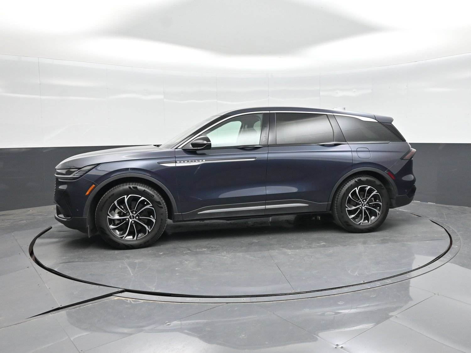 Used 2024 Lincoln Nautilus Premier w/ Equipment Group 102A AWD/4WD image 17
