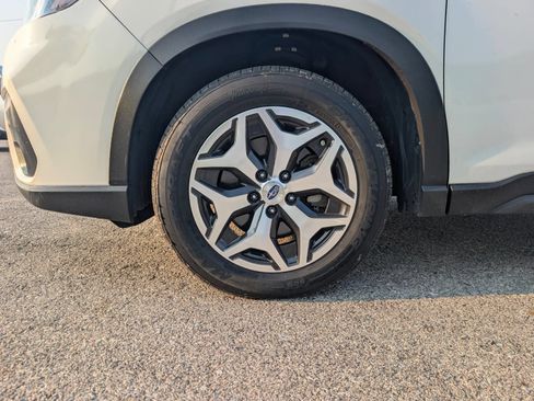 Used 2021 Subaru Forester Premium AWD/4WD image 2