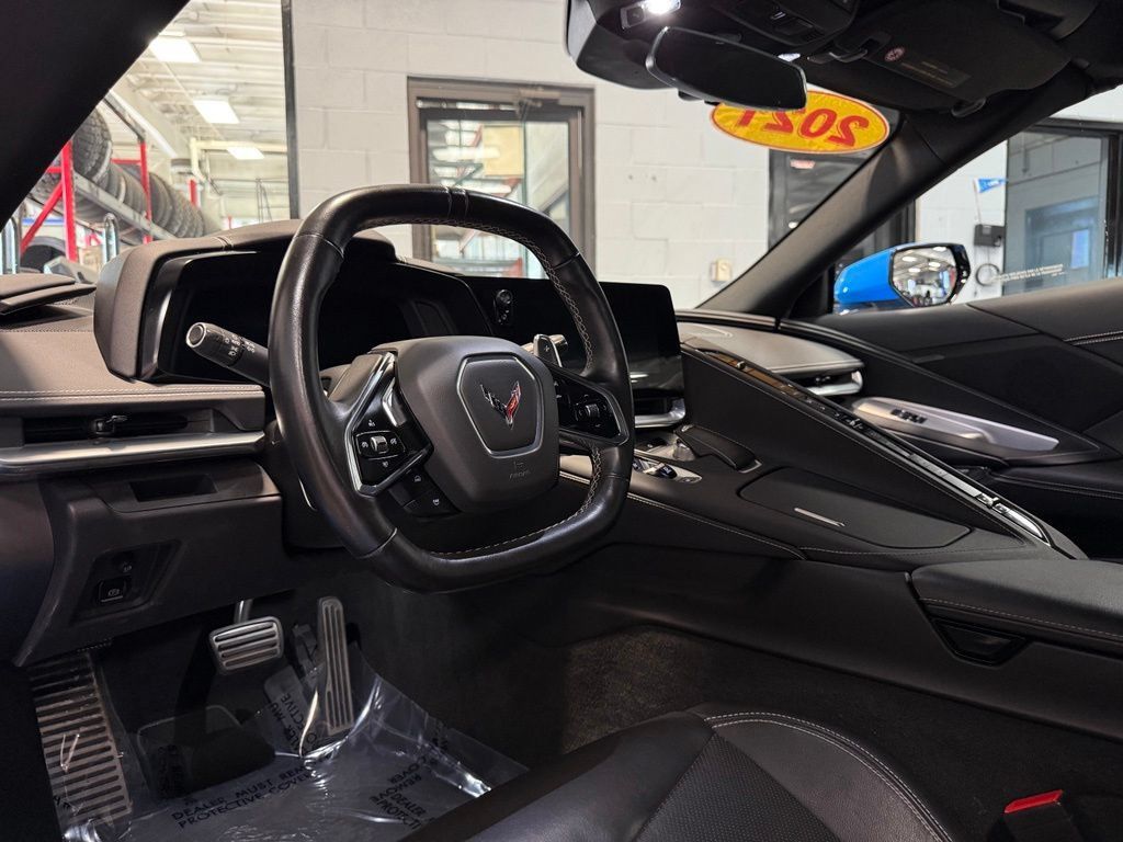 Used 2021 Chevrolet Corvette Stingray Coupe w/ Z51 Performance Package RWD image 11