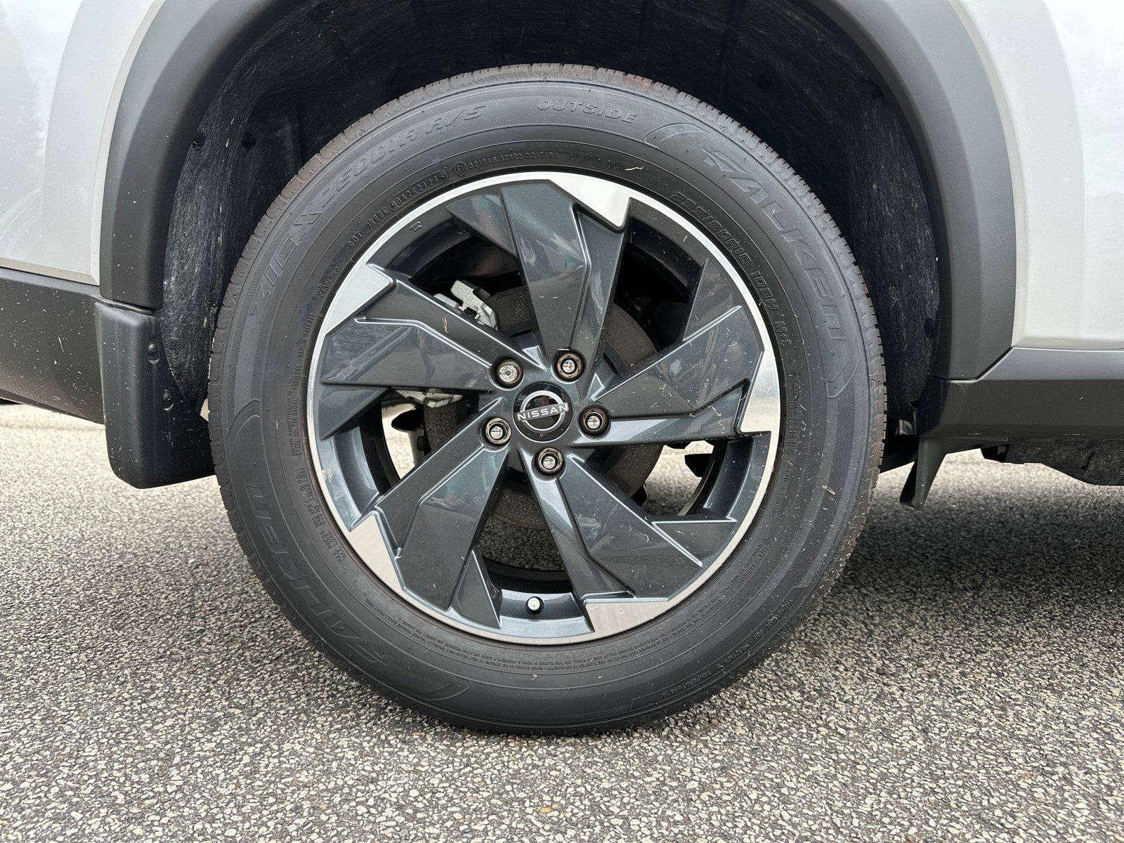 Used 2025 Nissan Rogue SV FWD image 18