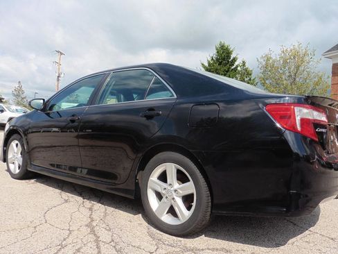 Used 2014 Toyota Camry SE w/ Moonroof Package FWD image 2