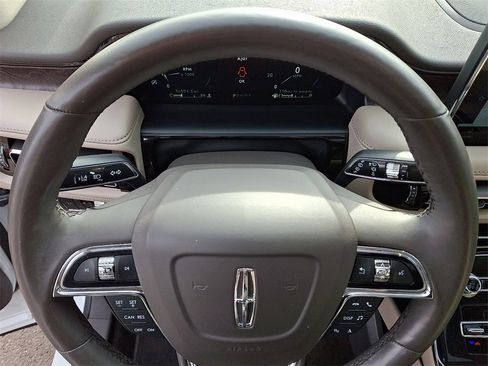 Used 2022 Lincoln Nautilus Reserve image 20