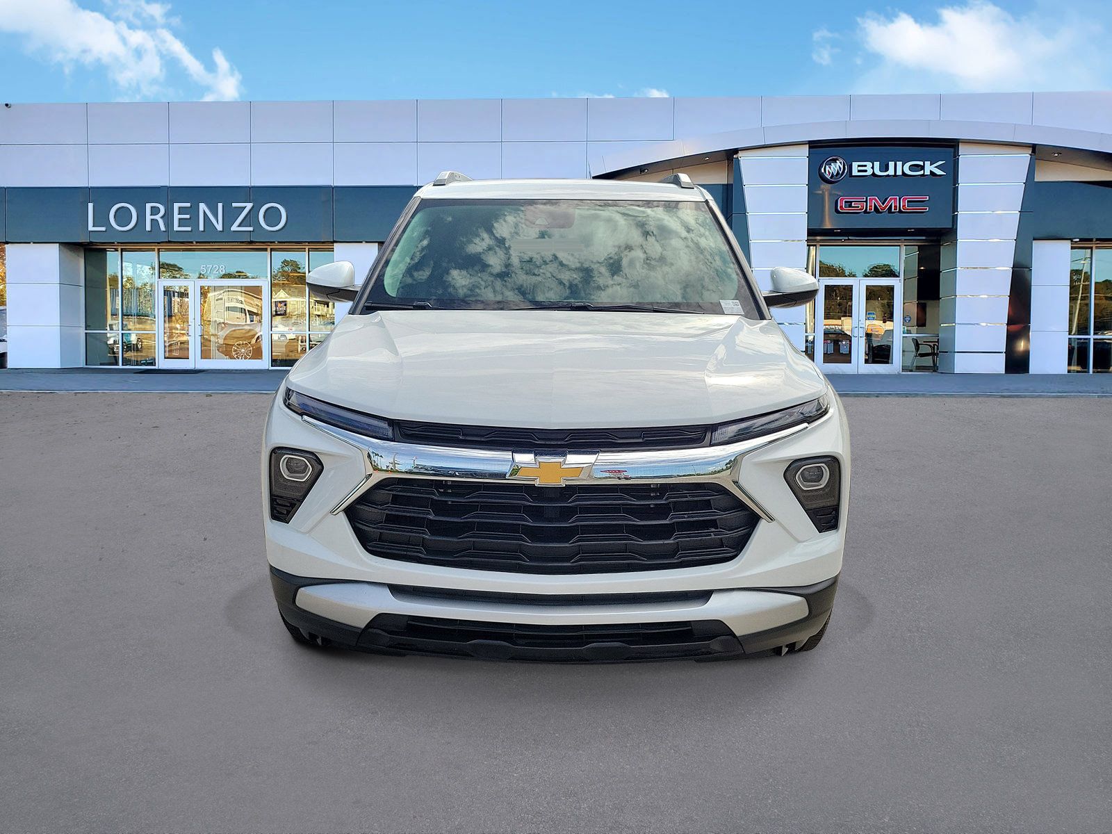 Used 2024 Chevrolet TrailBlazer LT w/ Driver Confidence Package FWD image 2