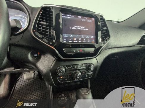 Used 2019 Jeep Cherokee Limited AWD/4WD image 18