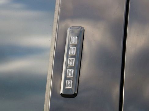 Used 2016 Ford F150 XLT image 11