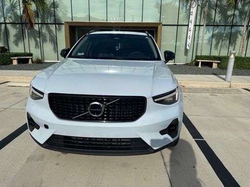 Used 2024 Volvo XC40 B5 Plus AWD/4WD image 7