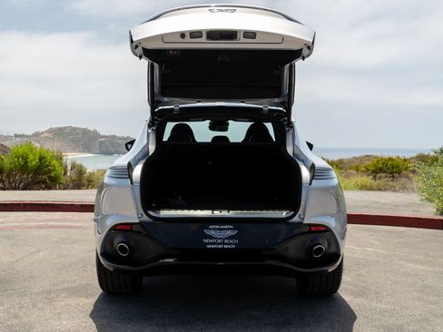 Used 2021 Aston Martin DBX AWD/4WD image 7