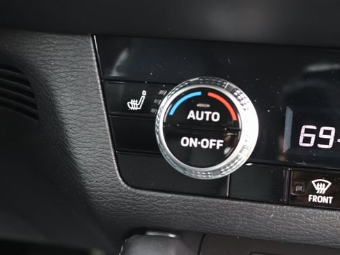 New 2025 Mitsubishi Outlander SE image 11