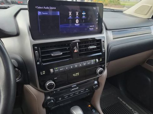 Used 2023 Lexus GX 460 Premium w/ Premium Package AWD/4WD image 16