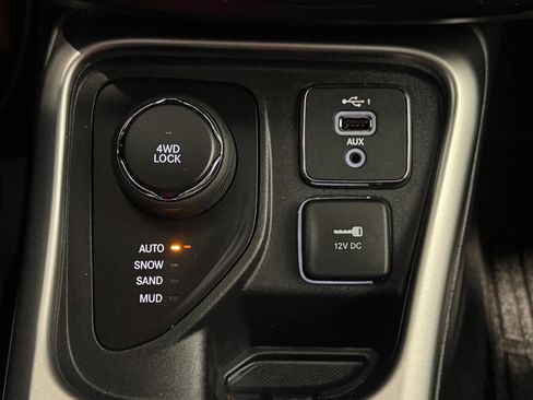 Used 2021 Jeep Compass Latitude w/ Driver Assistance Group AWD/4WD image 37