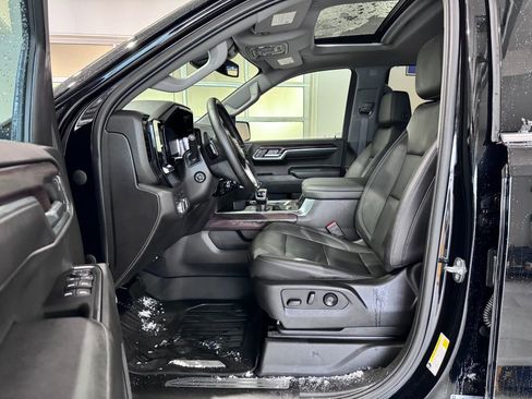 Certified 2023 GMC Sierra 1500 SLT w/ SLT Convenience Package image 9