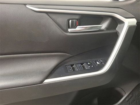 Used 2022 Toyota RAV4 XLE image 15