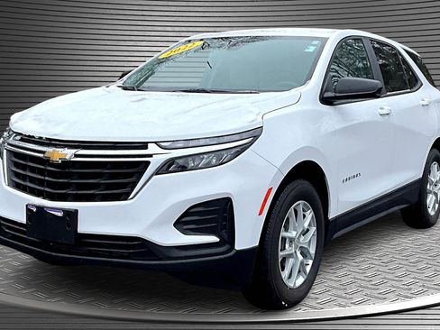 Used 2022 Chevrolet Equinox LS w/ LS Convenience Package image 3
