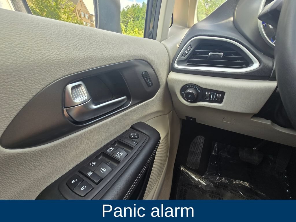 Used 2023 Chrysler Pacifica Touring-L FWD image 20