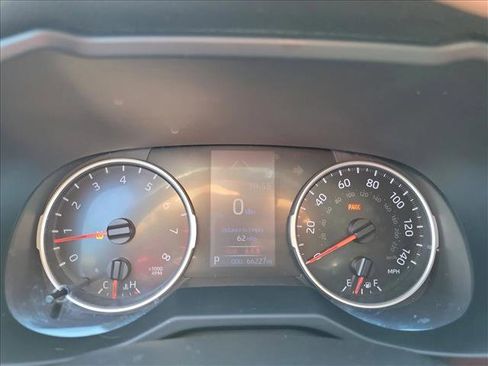 Used 2021 Toyota RAV4 LE image 17