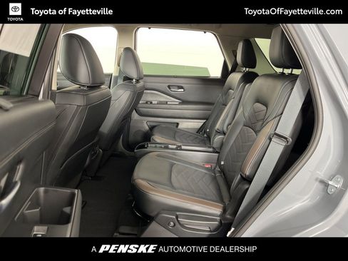 Used 2025 Nissan Pathfinder Platinum image 27