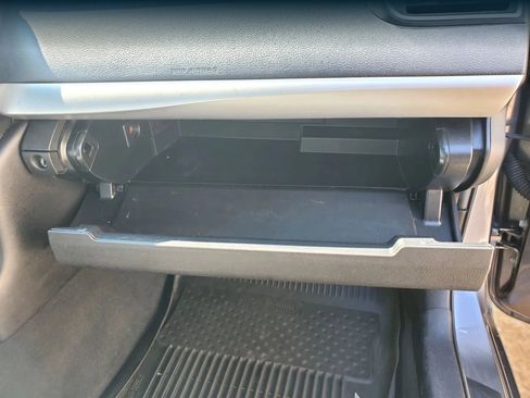 Used 2017 Toyota Camry SE w/ Moonroof Package FWD image 41