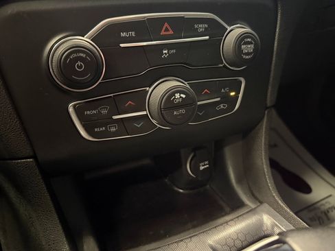 Used 2017 Dodge Charger SXT image 14