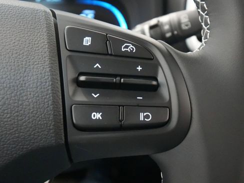 New 2025 Hyundai Venue Limited image 40