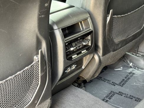 Used 2023 Jeep Grand Cherokee Laredo image 14