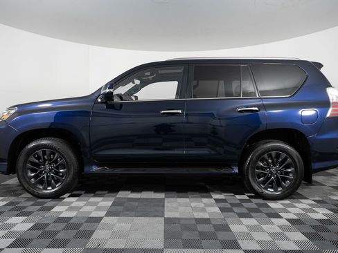 Used 2021 Lexus GX 460 Premium w/ Premium Package image 3