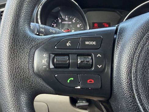 Used 2016 Kia Sedona LX w/ LX Convenience Package FWD image 28