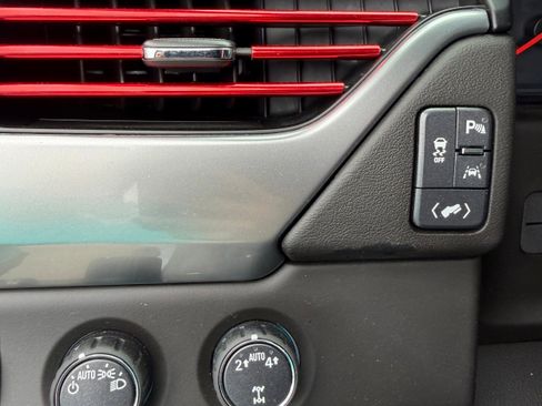 Used 2019 Chevrolet Suburban LT image 18