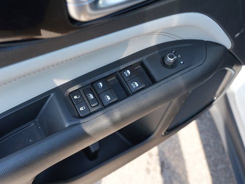 Used 2025 Jeep Compass Limited AWD/4WD image 16