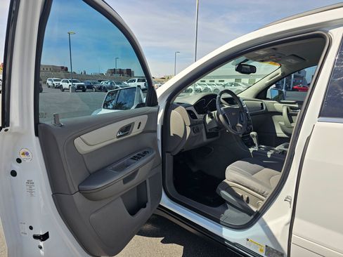 Used 2017 Chevrolet Traverse LT FWD image 18